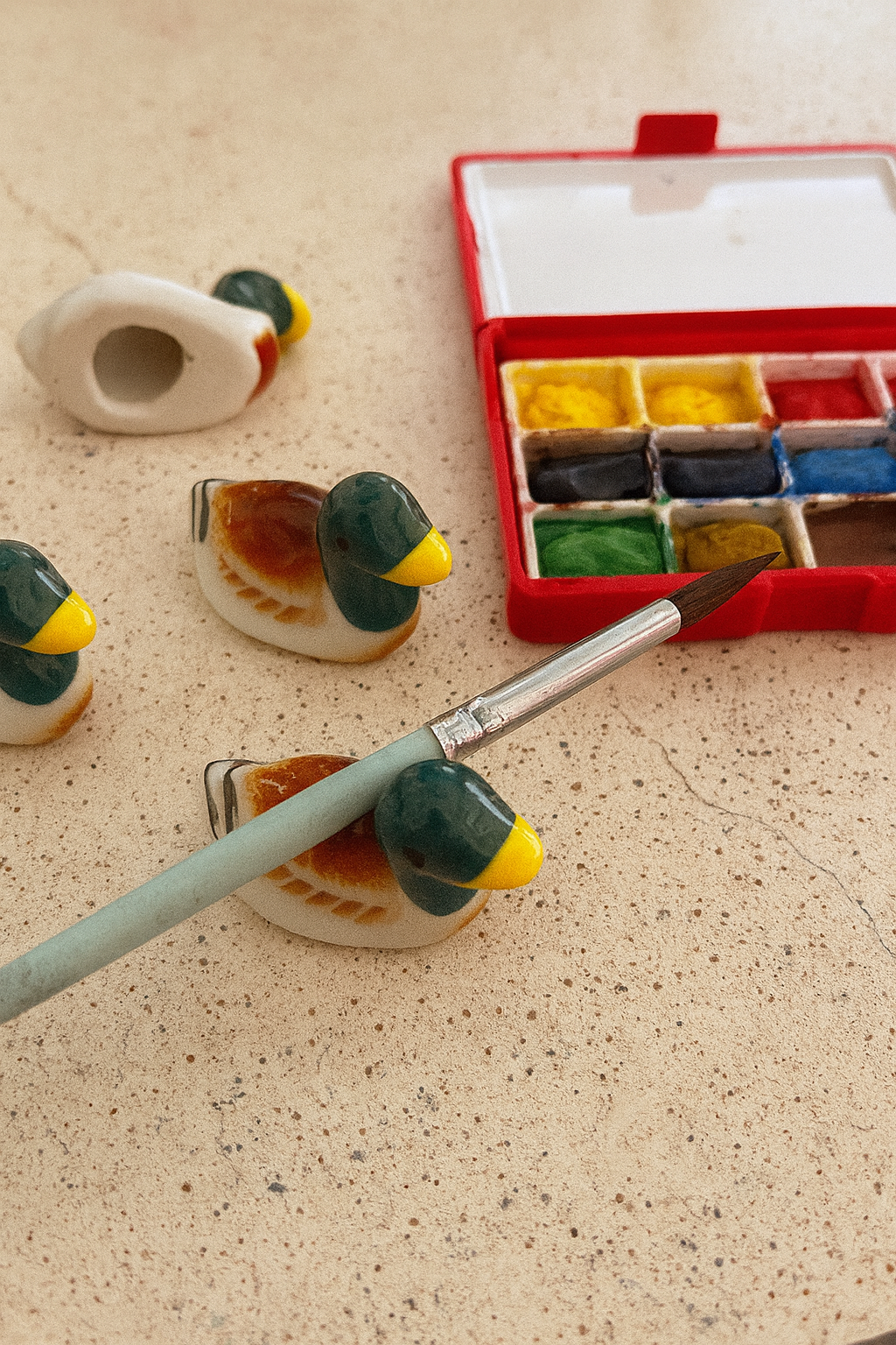 🦆 Reposapinceles Patito – Soporte de Pincel de Cerámica