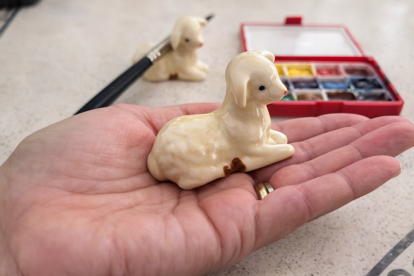 🐑 Reposapinceles Corderito – Soporte de Pincel de Cerámica