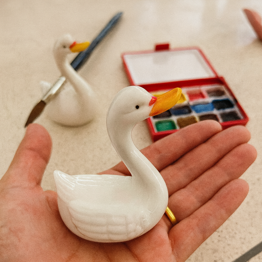 🦢 Reposapinceles Cisne Blanco – Soporte de Pincel de Cerámica